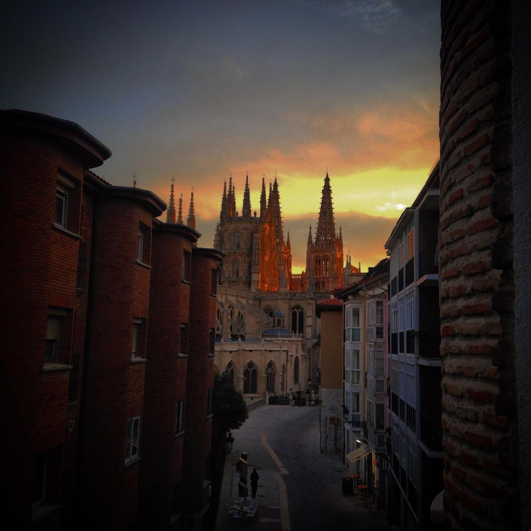 Vivienda En Perfecta Ubicacion Al Lado De La Catedral De Burgos Atuaire Lägenhet Exteriör bild